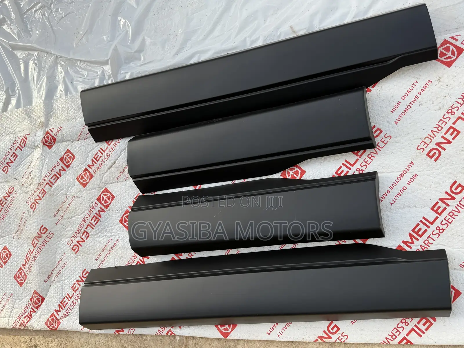CRV 2023 - 2025 Door Molding