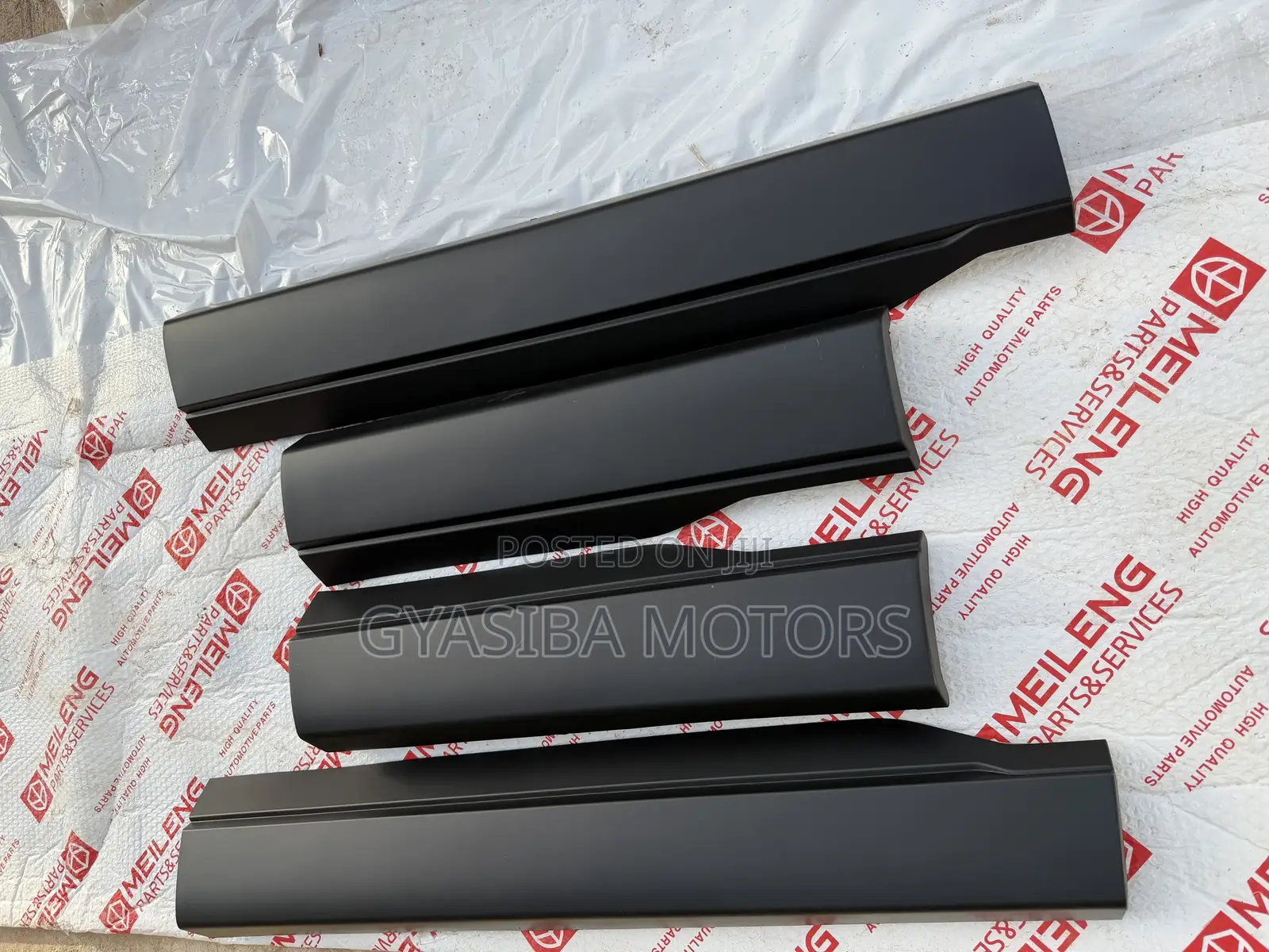 CRV 2023 - 2025 Door Molding