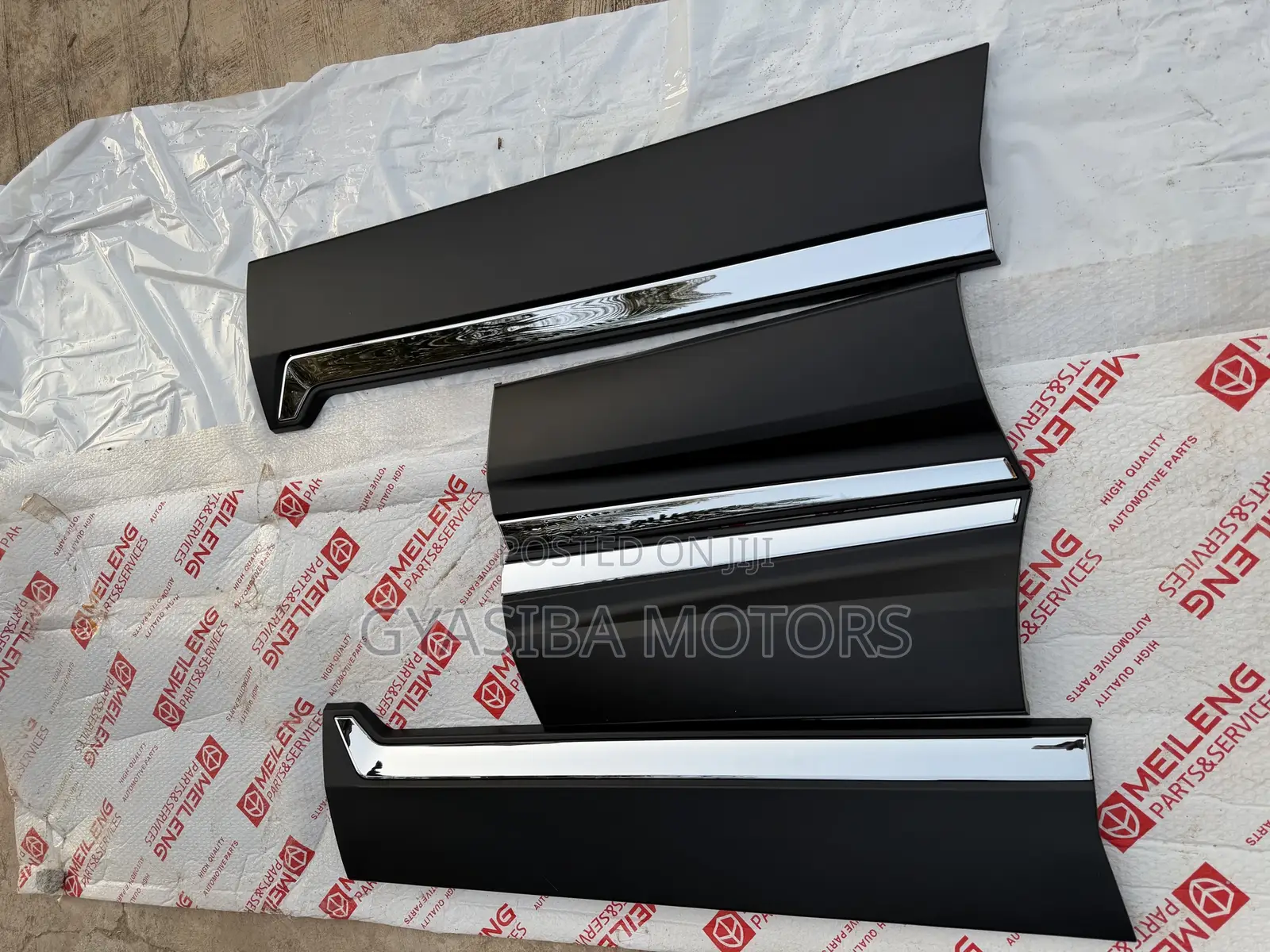 Honda Cr-v 2017 - 2022 Door Moldings With Silver