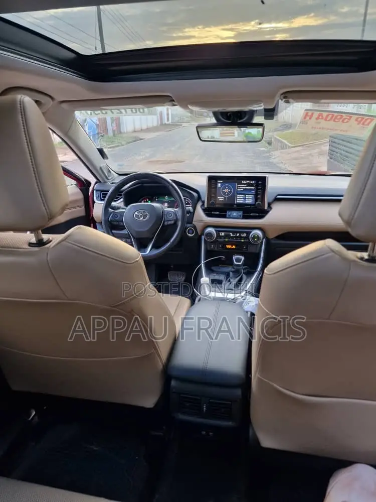 Toyota RAV4 2021 Red