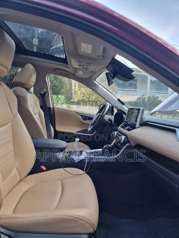 Toyota RAV4 2021 Red