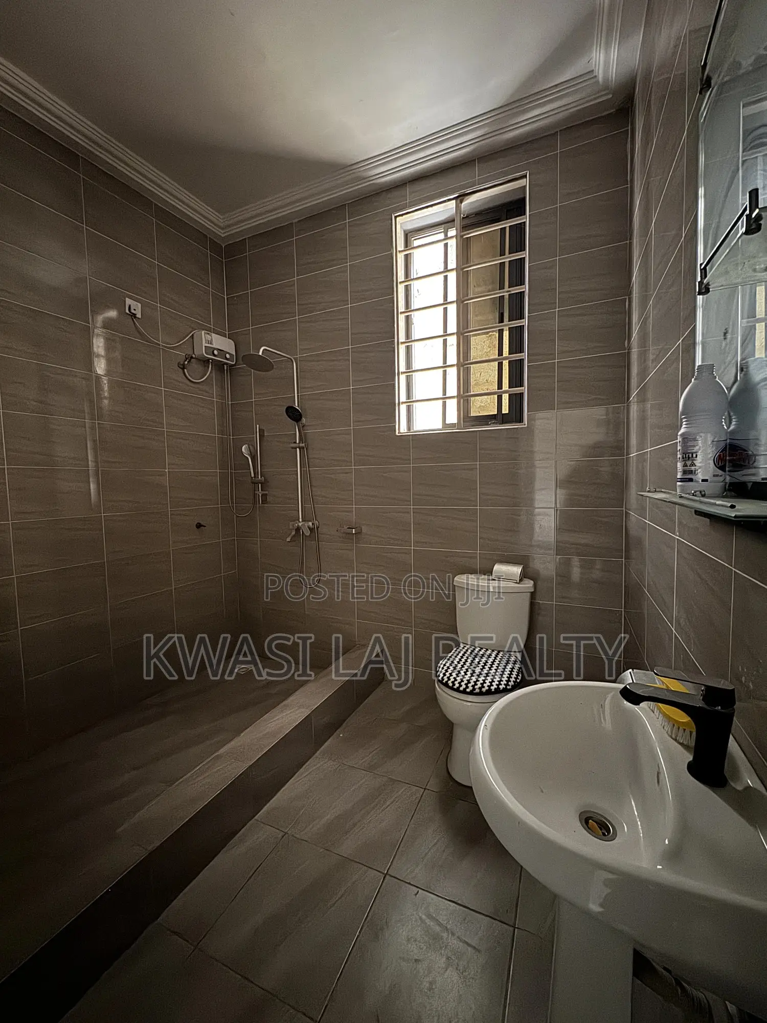 2bdrm Apartment in Broadcasting, Weija for rent
