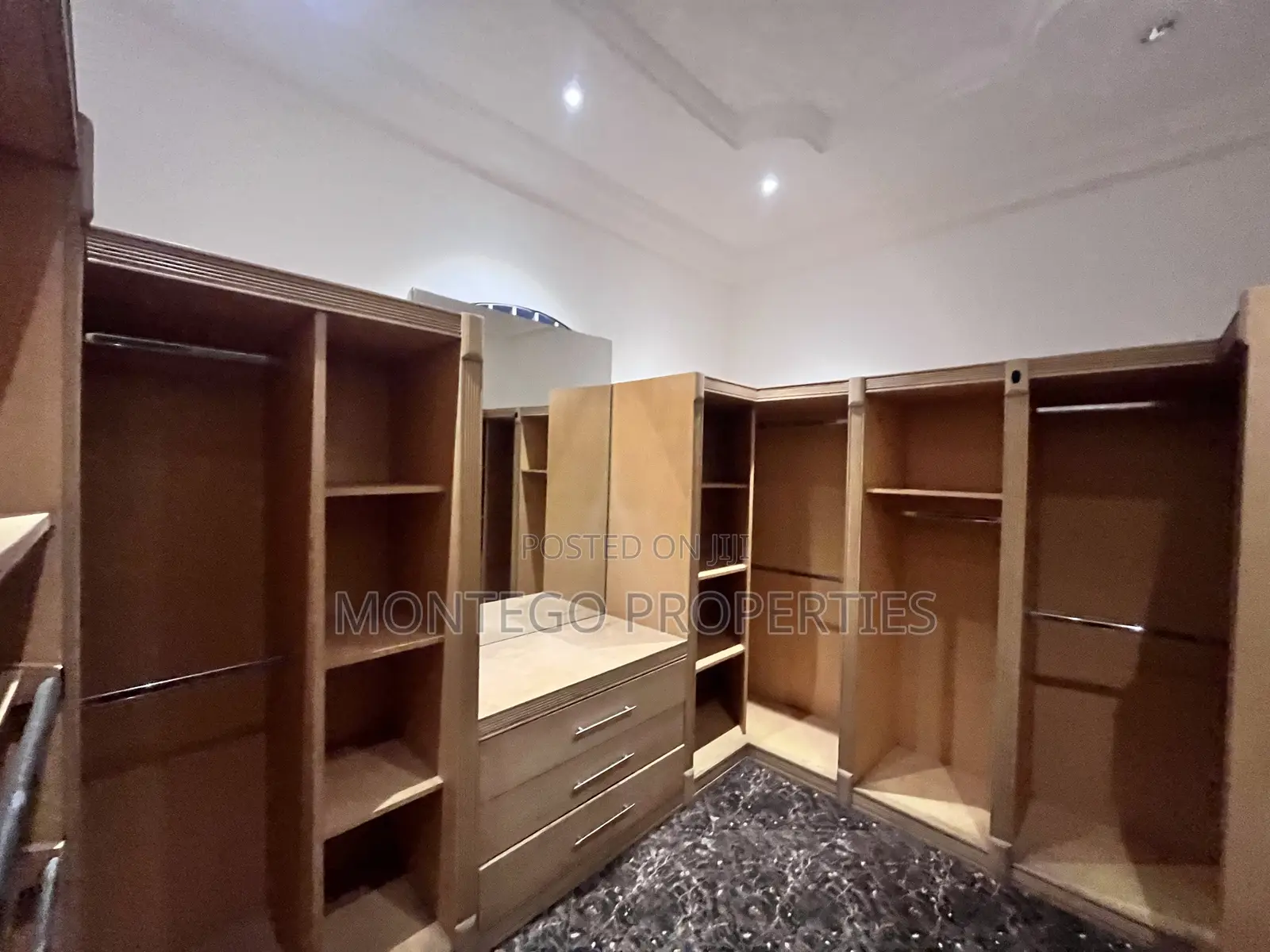 5bdrm House in East Legon for rent