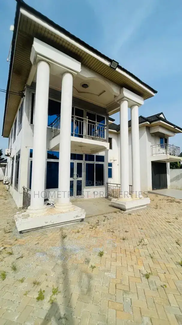 5bdrm Duplex in Tseaddo Dvla Area for rent