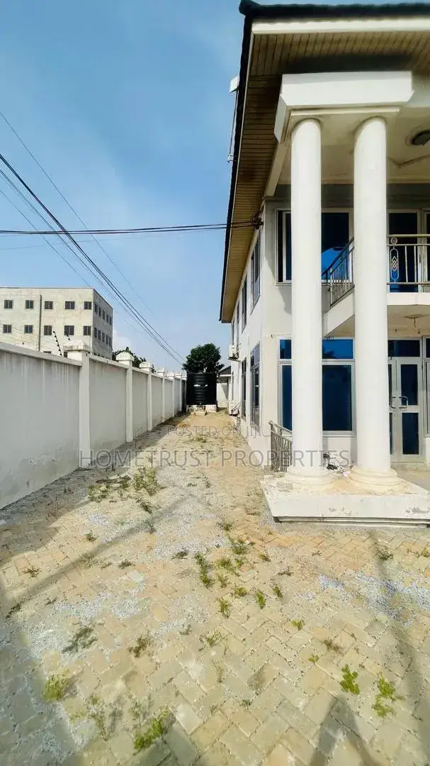5bdrm Duplex in Tseaddo Dvla Area for rent