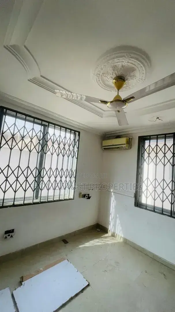 5bdrm Duplex in Tseaddo Dvla Area for rent