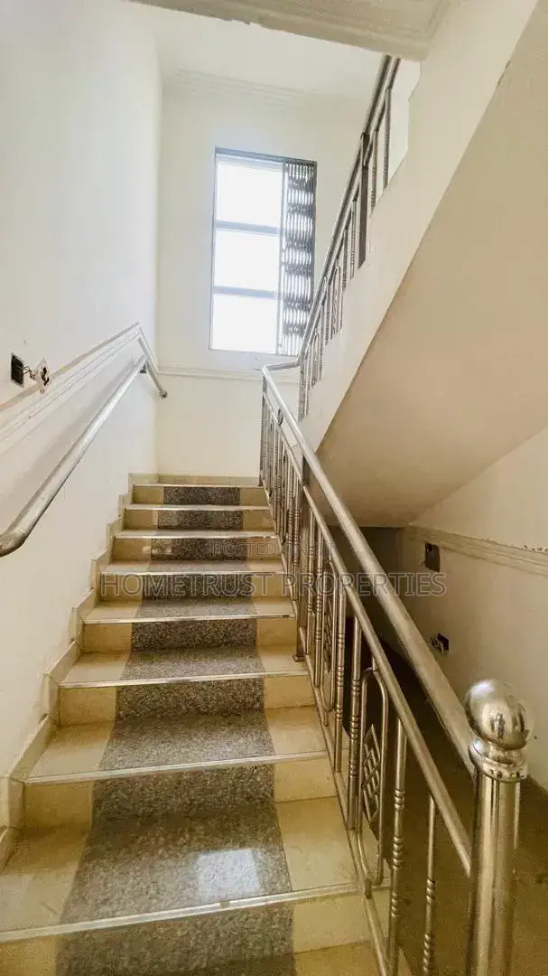 5bdrm Duplex in Tseaddo Dvla Area for rent