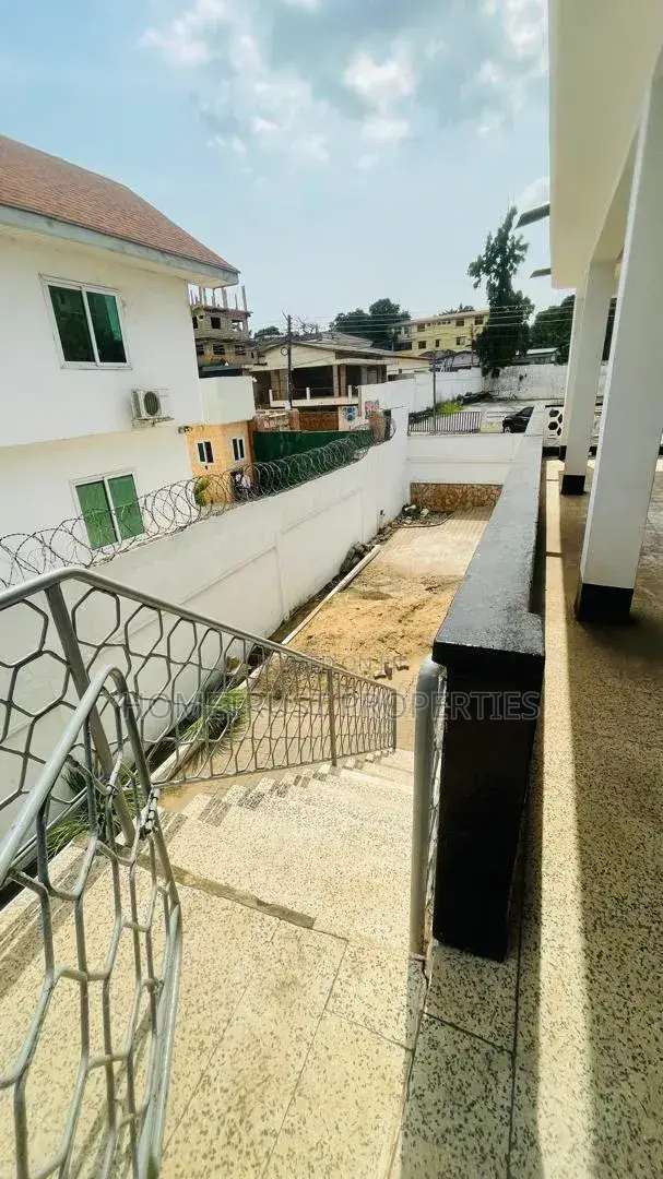 5bdrm Duplex in Tseaddo Dvla Area for rent