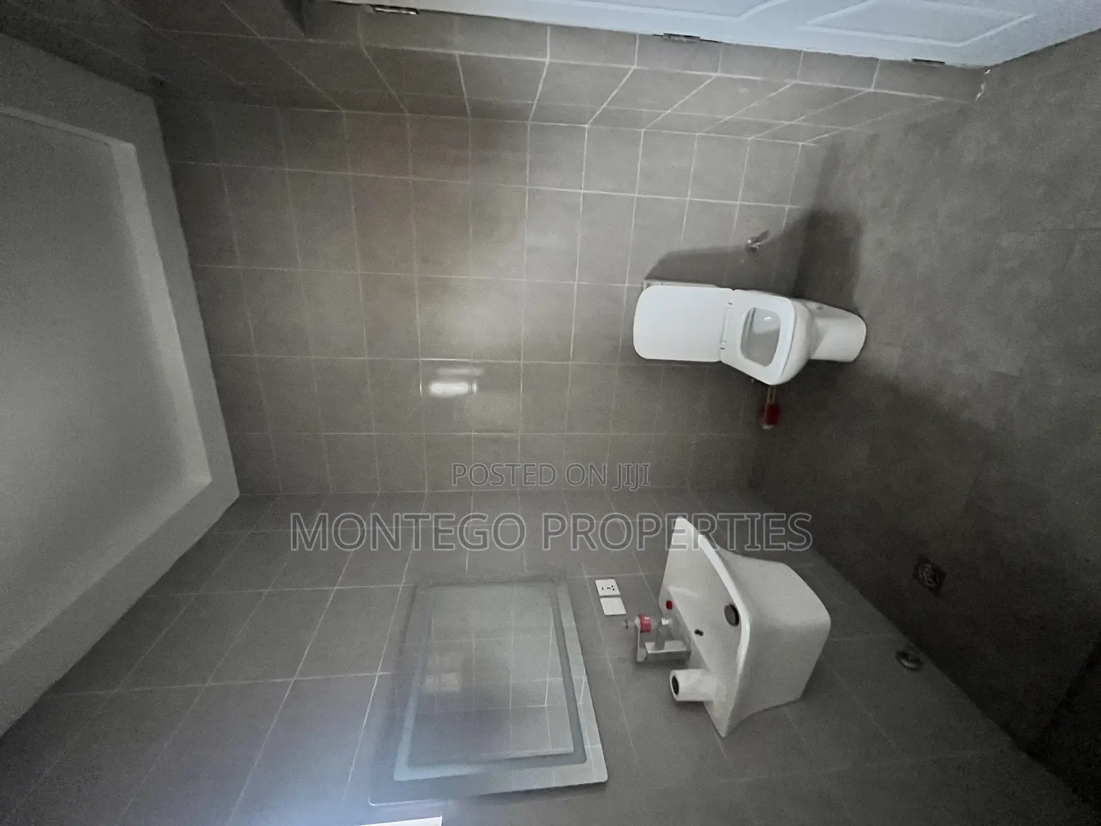 2bdrm Townhouse / Terrace in East Legon Hills, School Junction for rent
