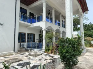 Hotel for Sale ( 16 Bedrooms) Kumasi.