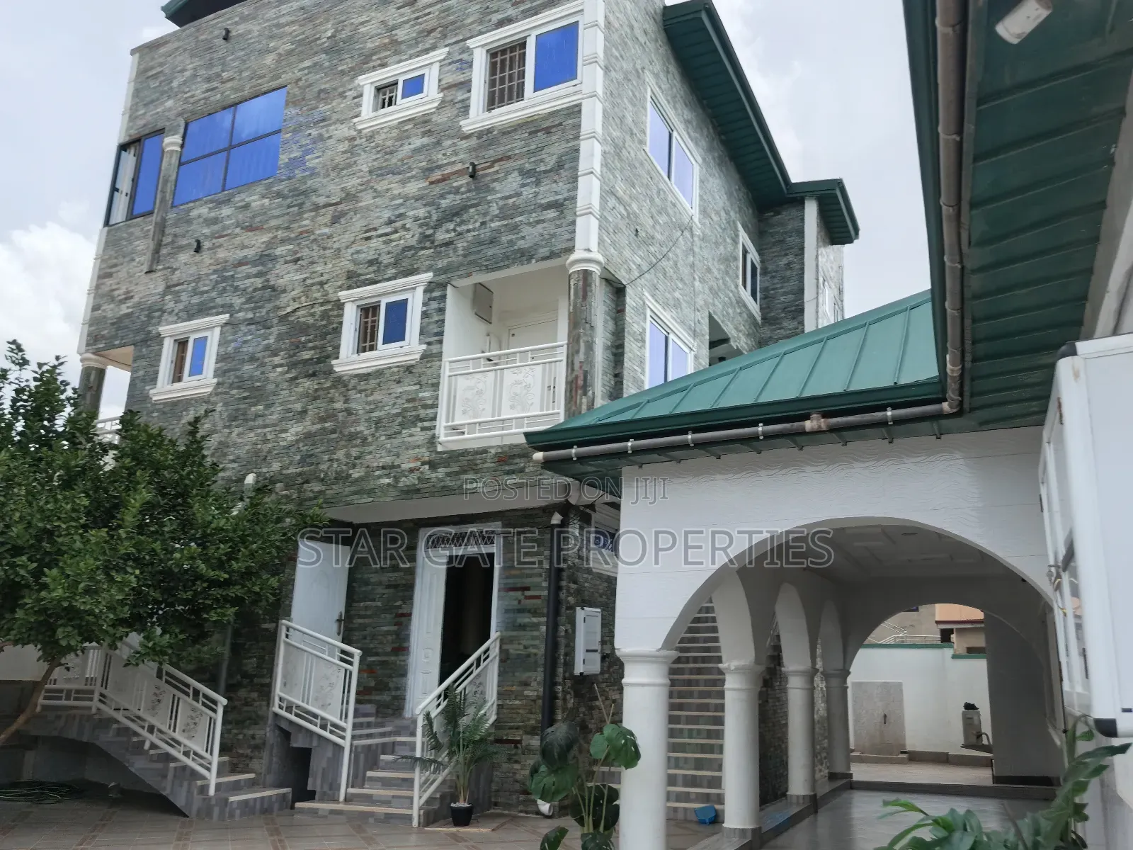 Hotel for Sale ( 17 Bedrooms ) Near Santasi.