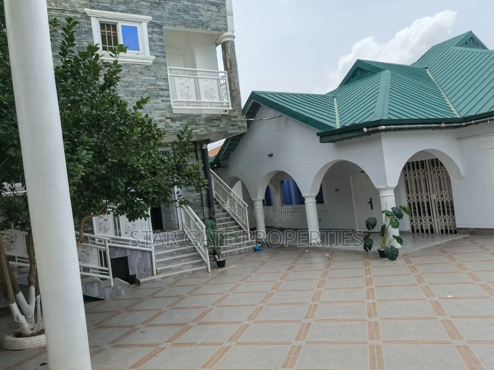 Hotel for Sale ( 17 Bedrooms ) Near Santasi.