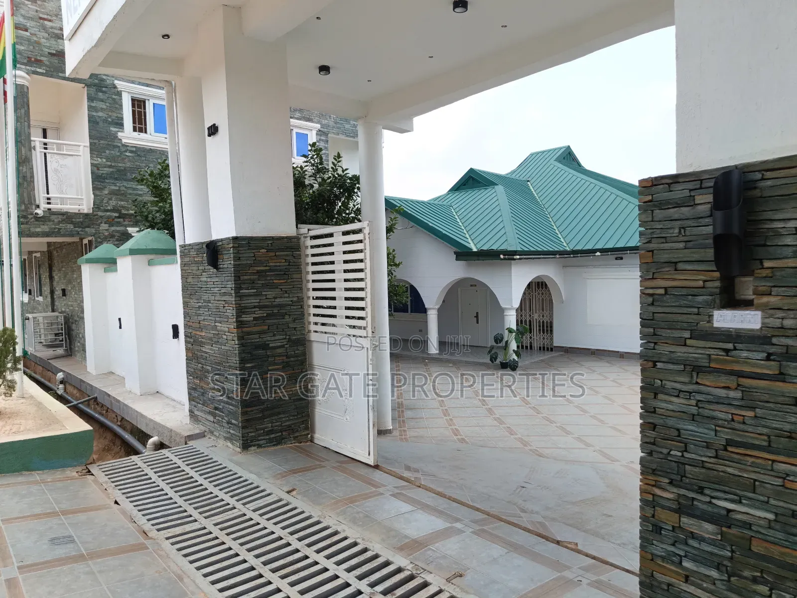 Hotel for Sale ( 17 Bedrooms ) Near Santasi.