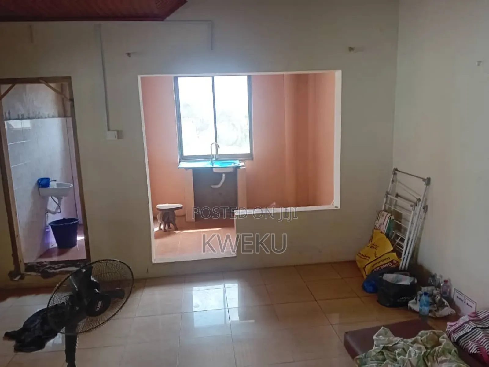 1bdrm Apartment in Estate Agency, Baatsona Total for rent