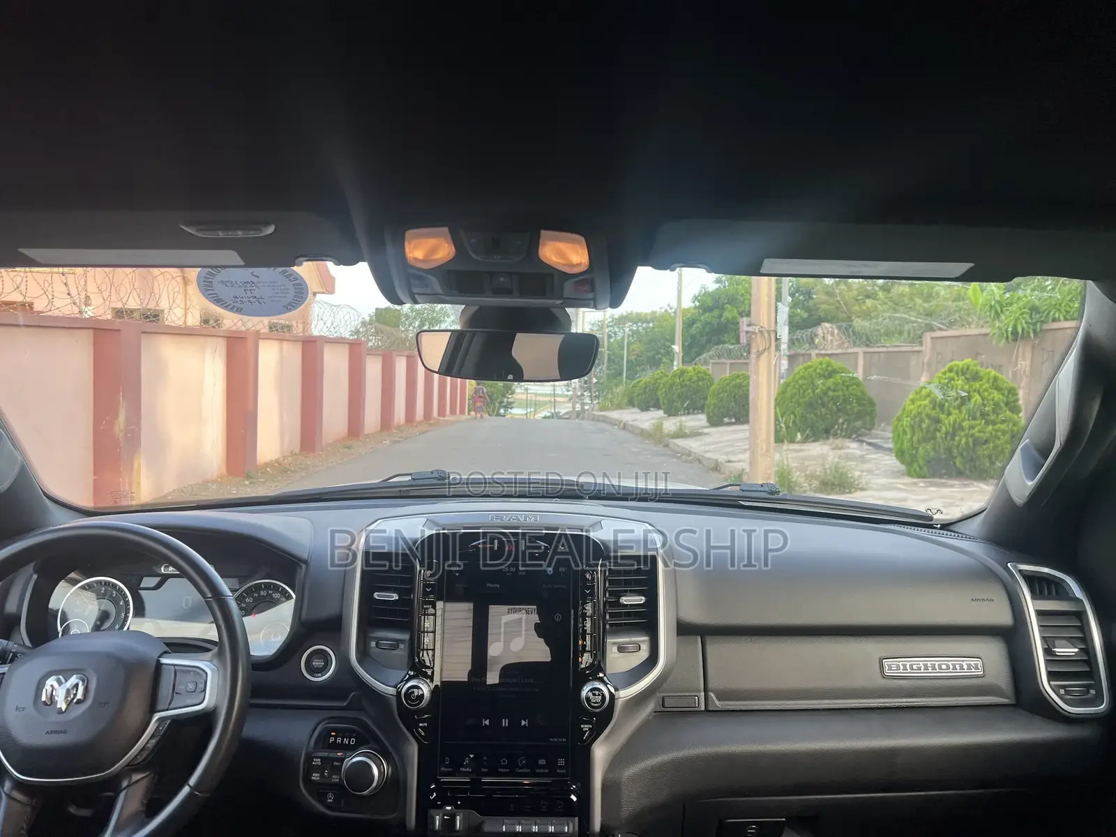 RAM 1500 Classic 2023 White