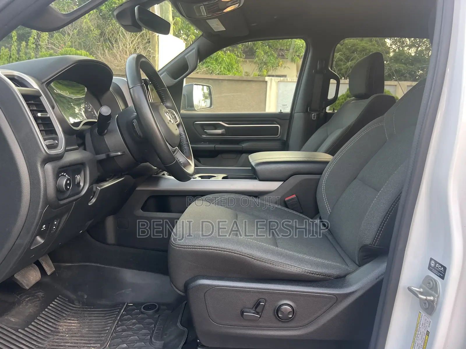 RAM 1500 Classic 2023 White