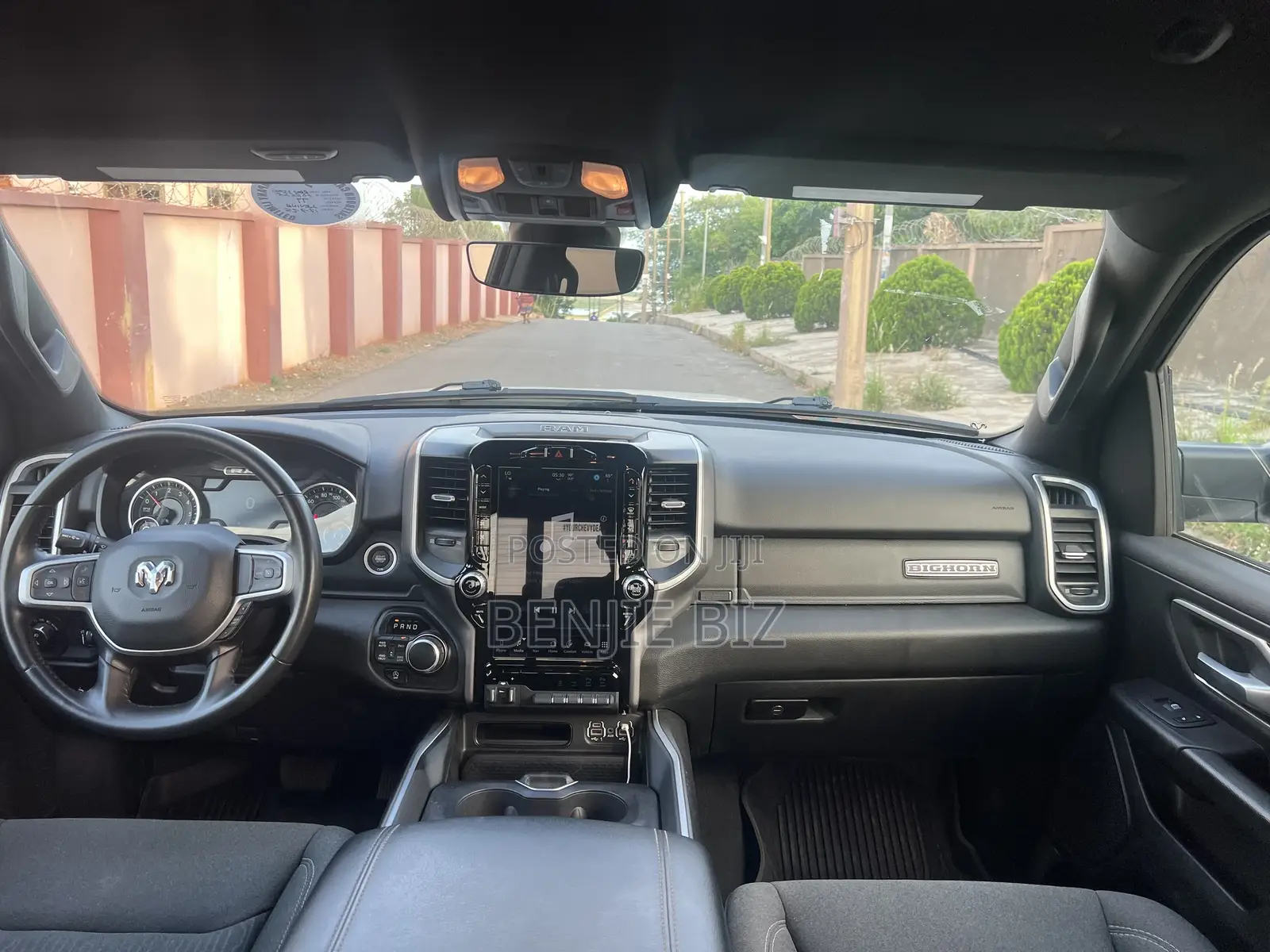 RAM 1500 Classic 2023 White