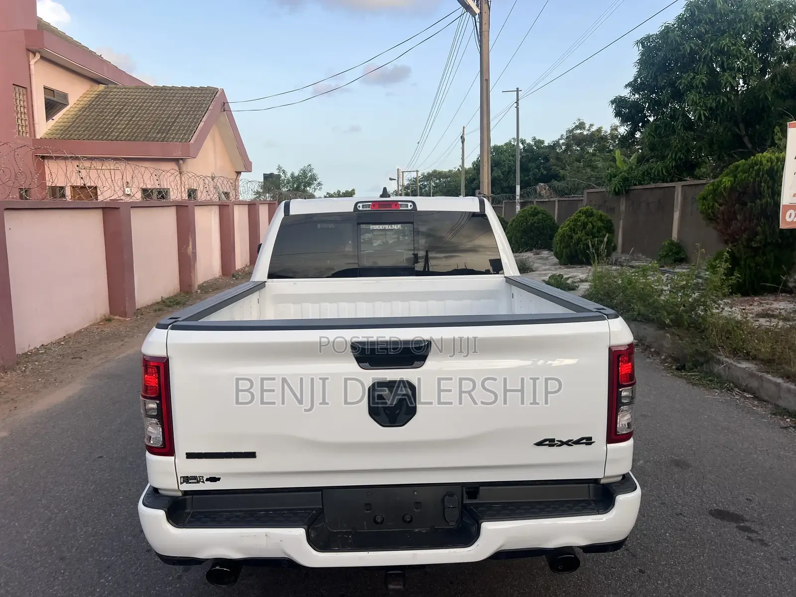 RAM 1500 Classic 2023 White