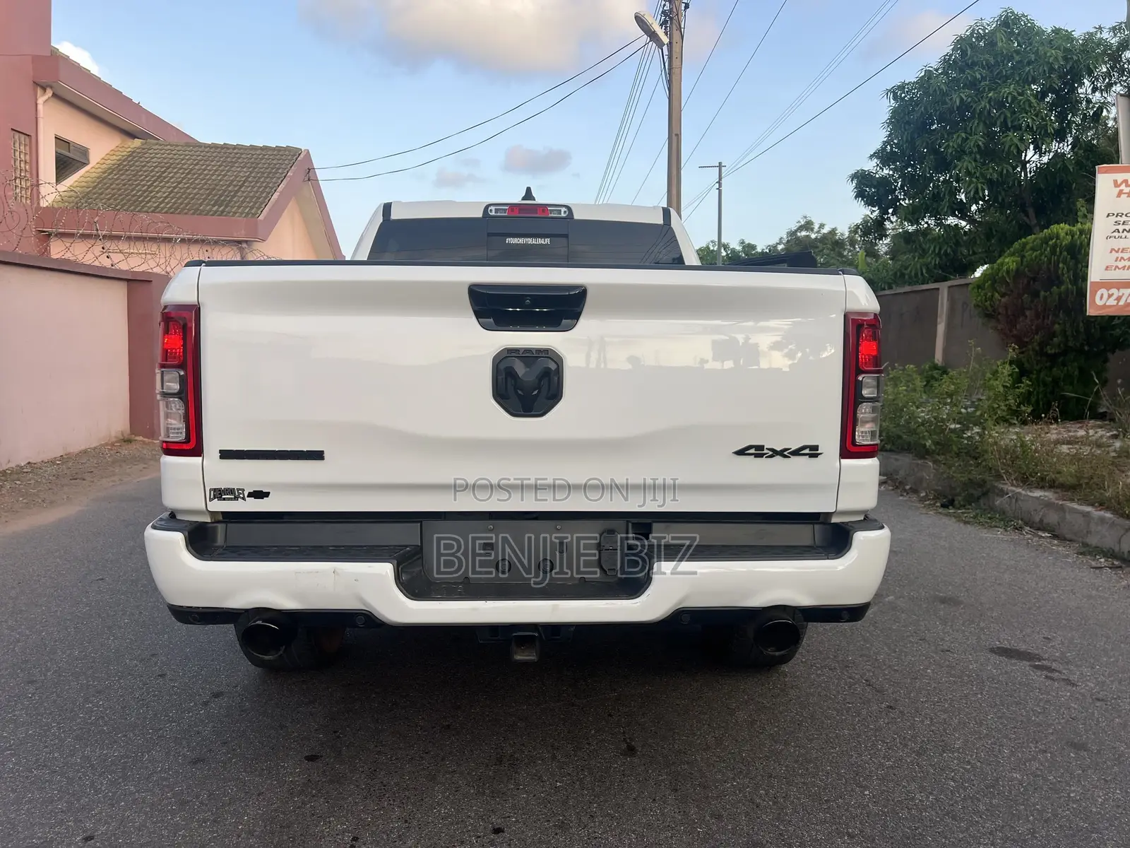 RAM 1500 Classic 2023 White