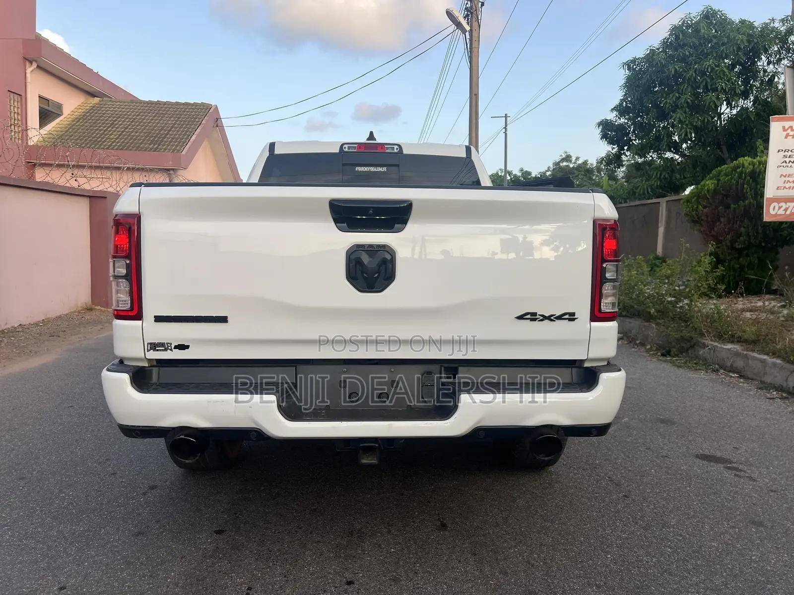 RAM 1500 Classic 2023 White