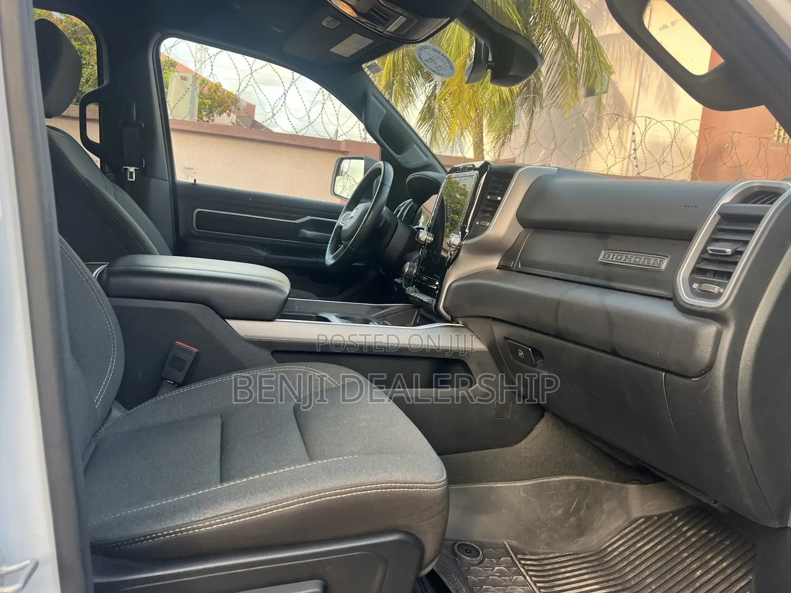 RAM 1500 Classic 2023 White