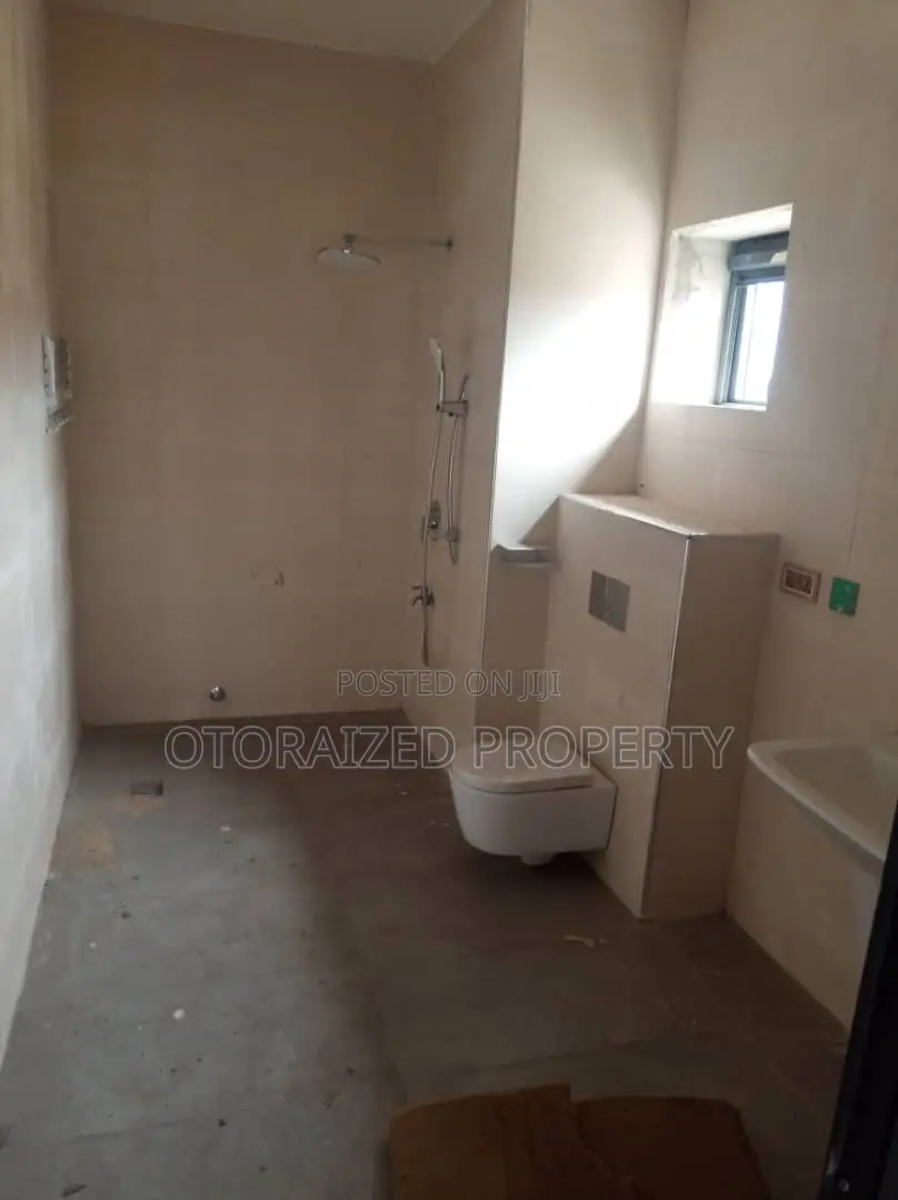 Furnished 5bdrm Townhouse / Terrace in North Labone Estate for rent