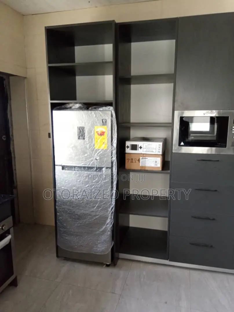 Furnished 5bdrm Townhouse / Terrace in North Labone Estate for rent
