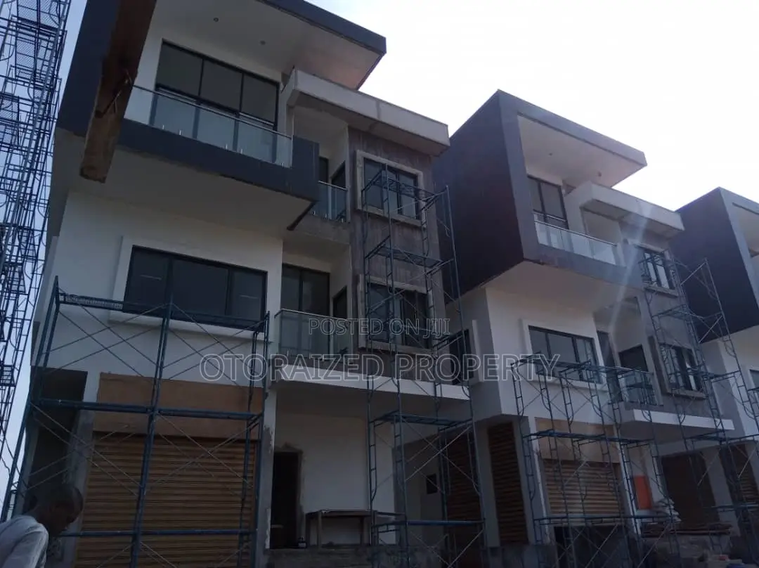 Furnished 5bdrm Townhouse / Terrace in North Labone Estate for rent