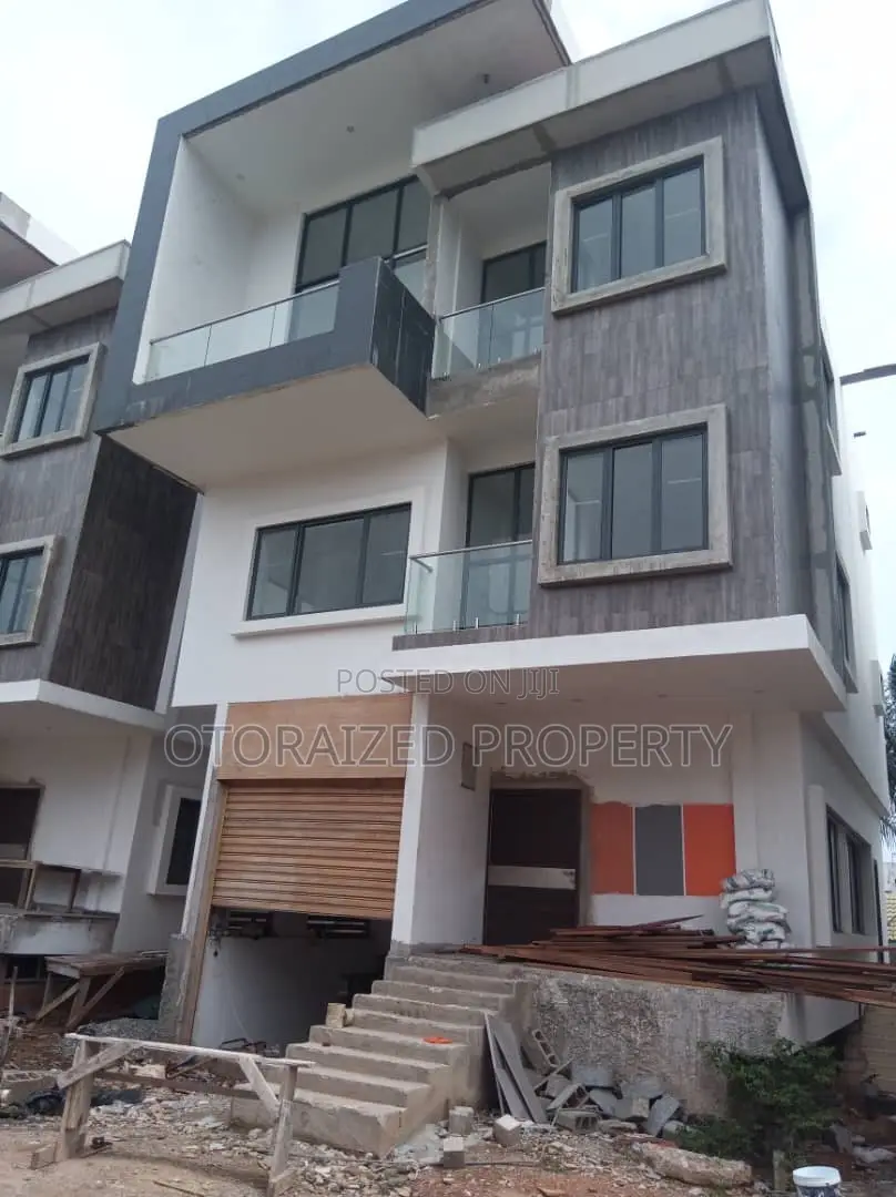Furnished 5bdrm Townhouse / Terrace in North Labone Estate for rent