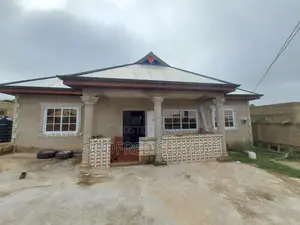 4bdrm Apartment in Adeleke Estates, Kumasi Metropolitan for sale