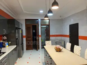 5bdrm Apartment in Adeleke Estates, Kumasi Metropolitan for sale