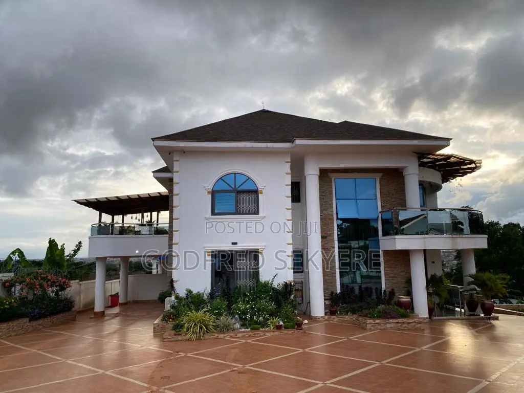 5bdrm Apartment in Adeleke Estates, Kumasi Metropolitan for sale