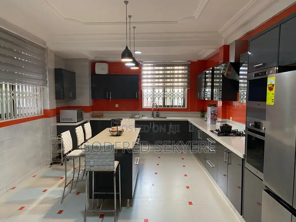 5bdrm Apartment in Adeleke Estates, Kumasi Metropolitan for sale