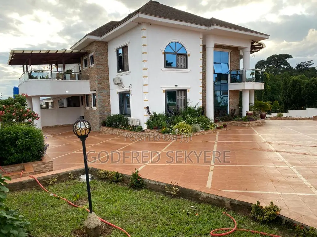 5bdrm Apartment in Adeleke Estates, Kumasi Metropolitan for sale