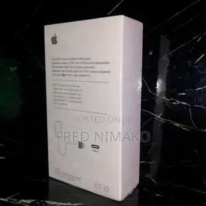 15 Watts Usb-C to iPhone Lightning Travel Charger With Foldable Pins