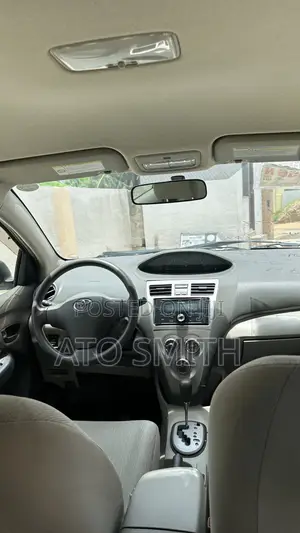 Toyota Belta 2010 Silver