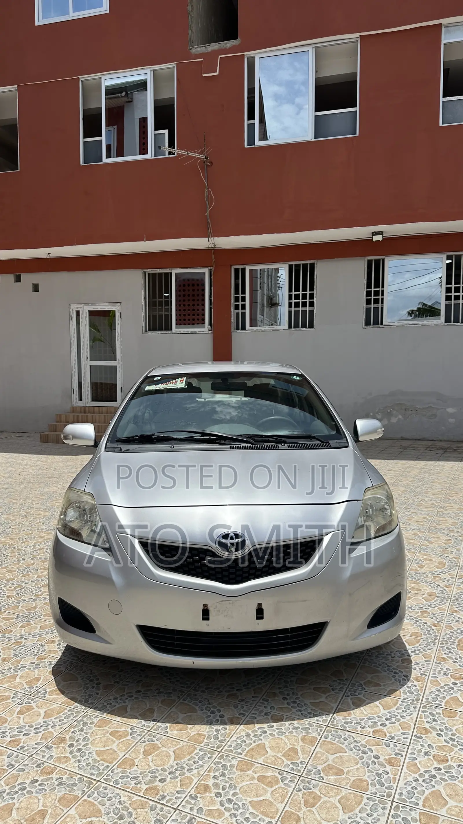 Toyota Belta 2010 Silver
