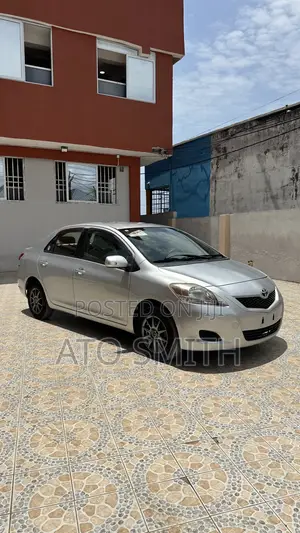 Toyota Belta 2010 Silver