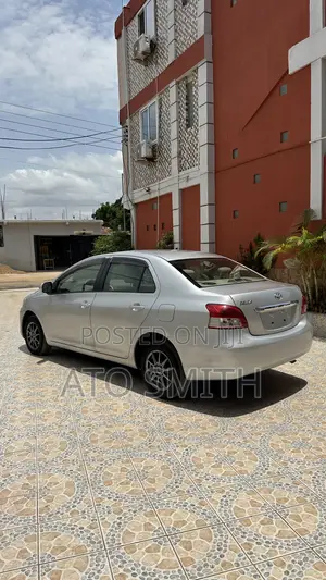 Toyota Belta 2010 Silver
