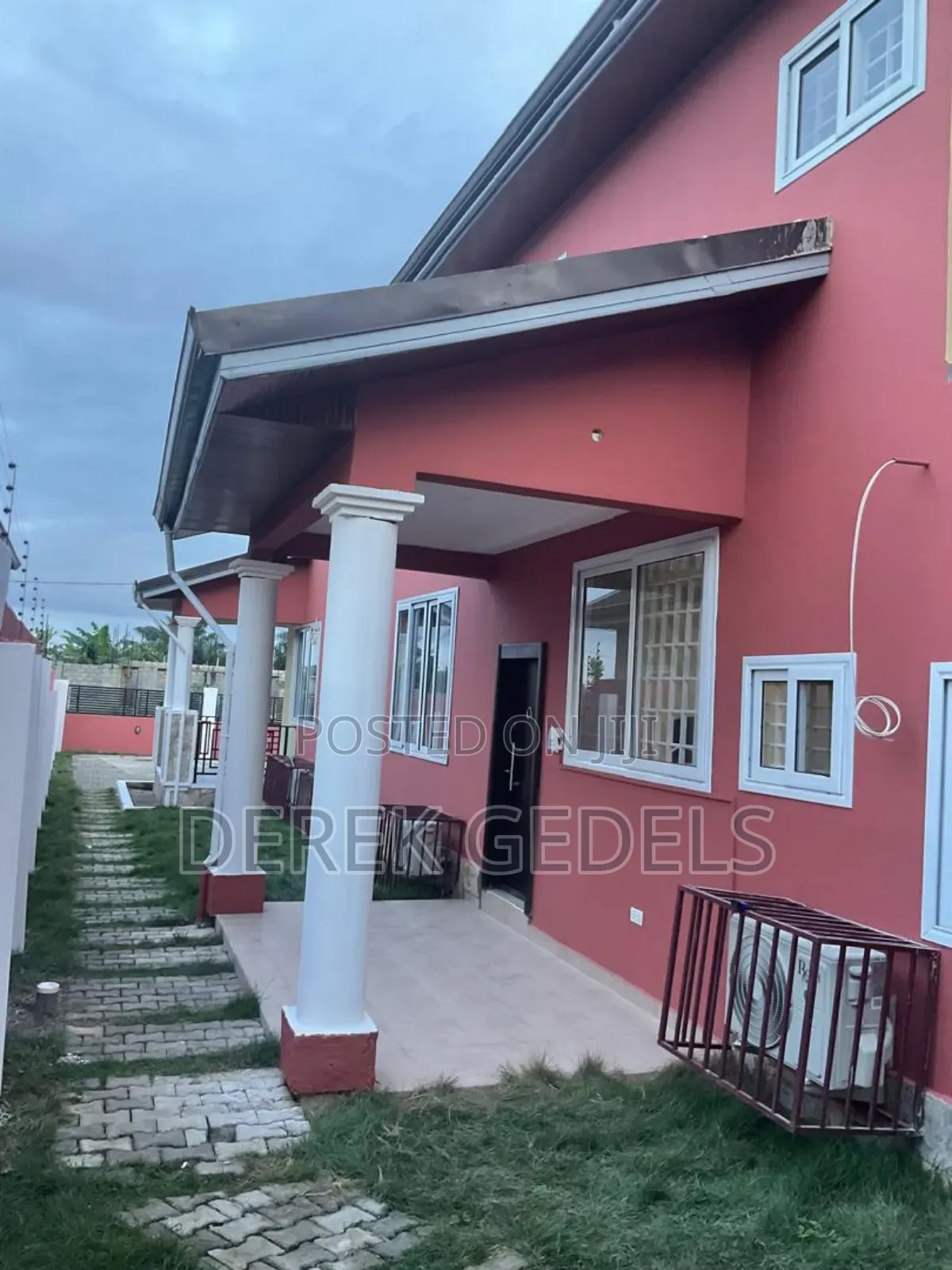 4bdrm Apartment in Oyarifa Mall Area for sale