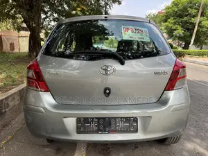 Toyota Yaris Base Hatchback 3dr 2010 Gray