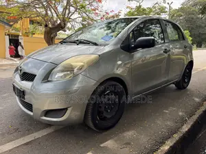 Toyota Yaris Base Hatchback 3dr 2010 Gray