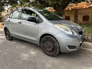Toyota Yaris Base Hatchback 3dr 2010 Gray