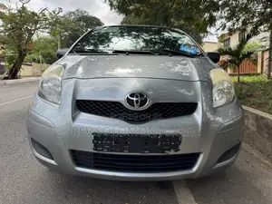 Toyota Yaris Base Hatchback 3dr 2010 Gray