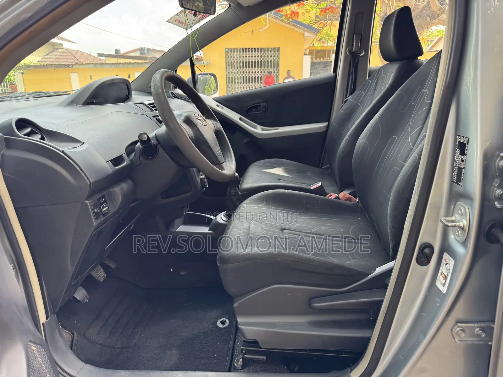 Toyota Yaris Base Hatchback 3dr 2010 Gray