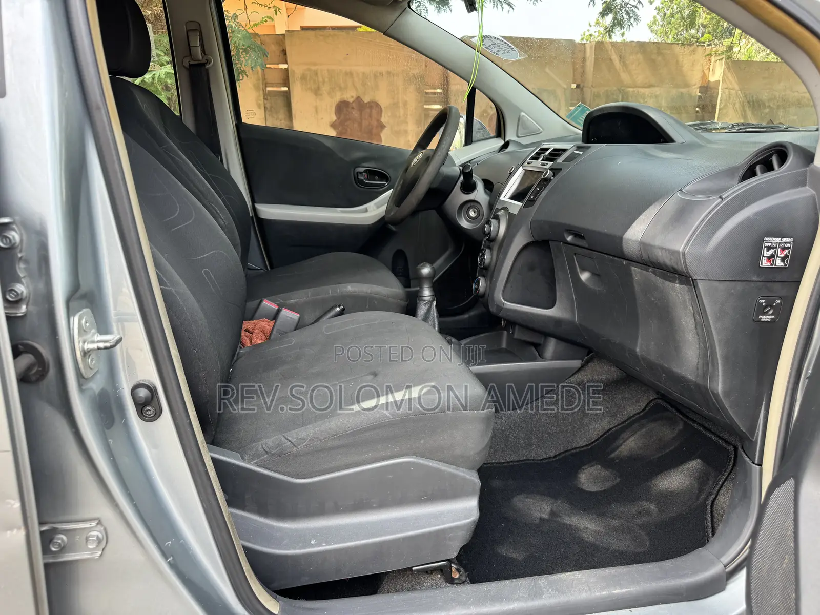 Toyota Yaris Base Hatchback 3dr 2010 Gray