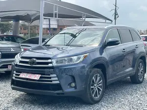 Toyota Highlander XLE 2019 Blue