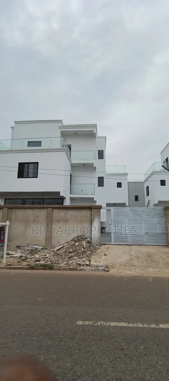 4bdrm House in Adjiringanor, Adjiriganor for sale