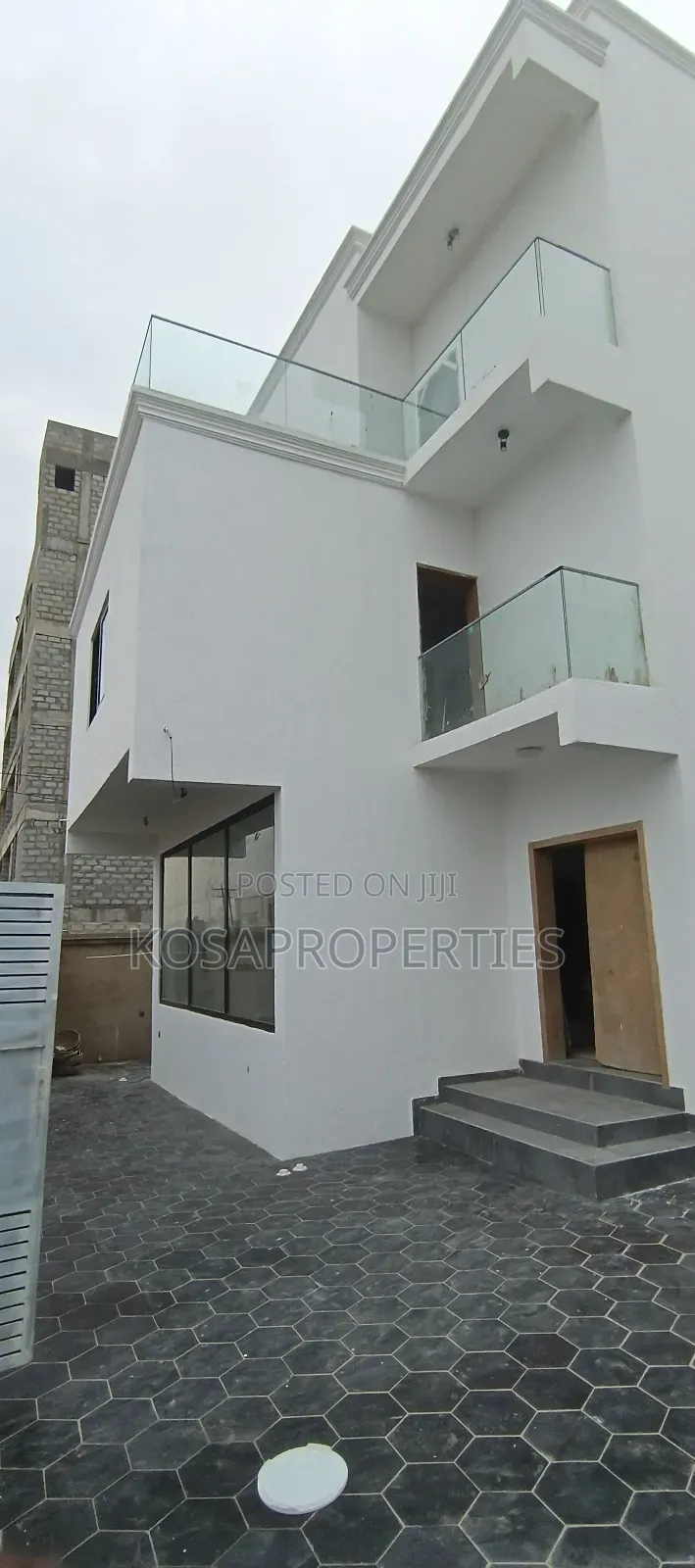 4bdrm House in Adjiringanor, Adjiriganor for sale
