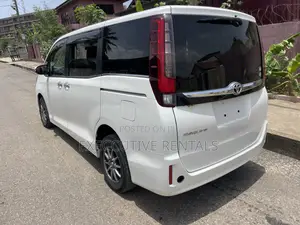 Toyota Esquire 2015 White